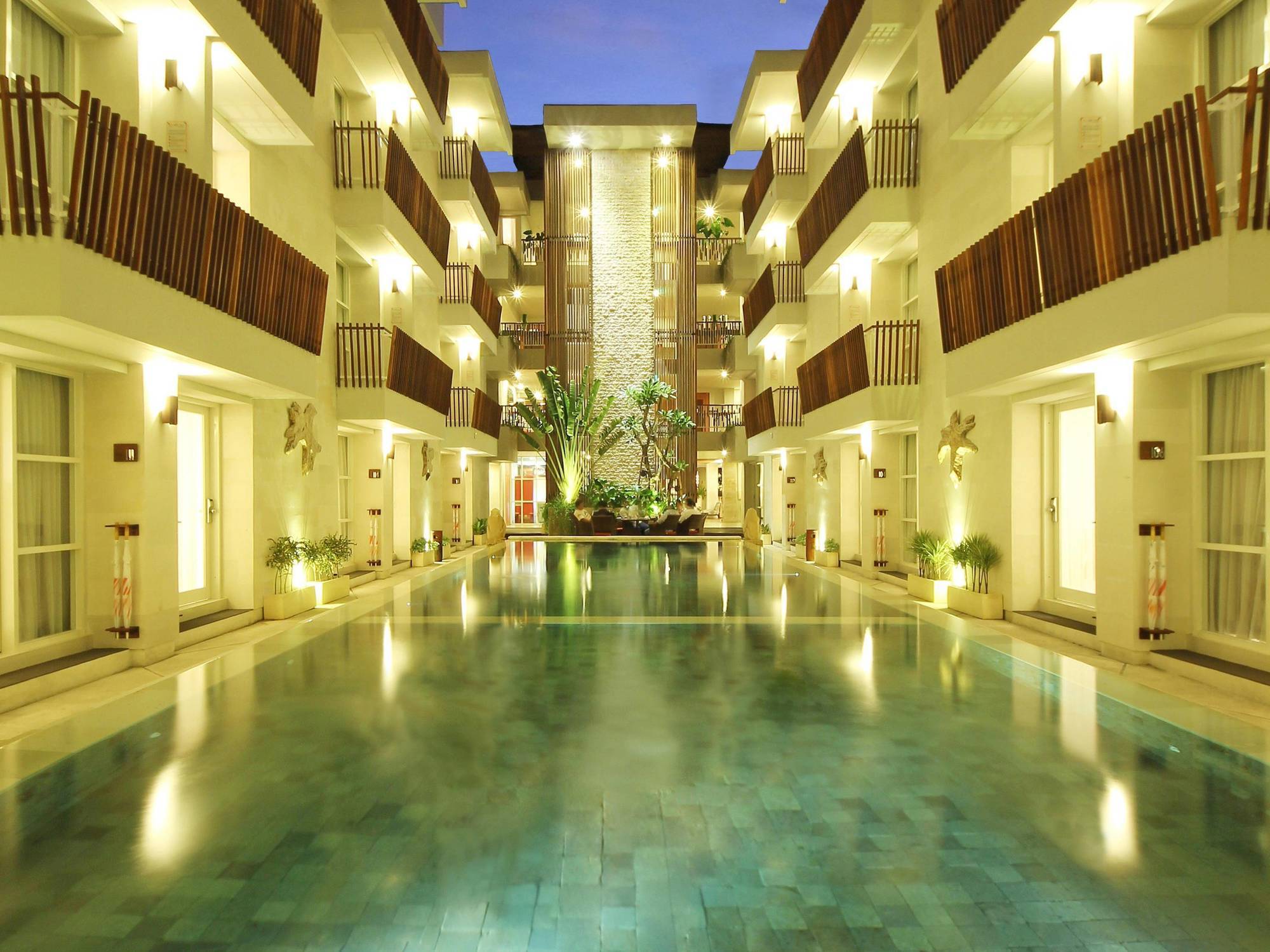 Holiday Inn Express Bali Sunset Road By Ihg Kuta Lombok Exterior foto