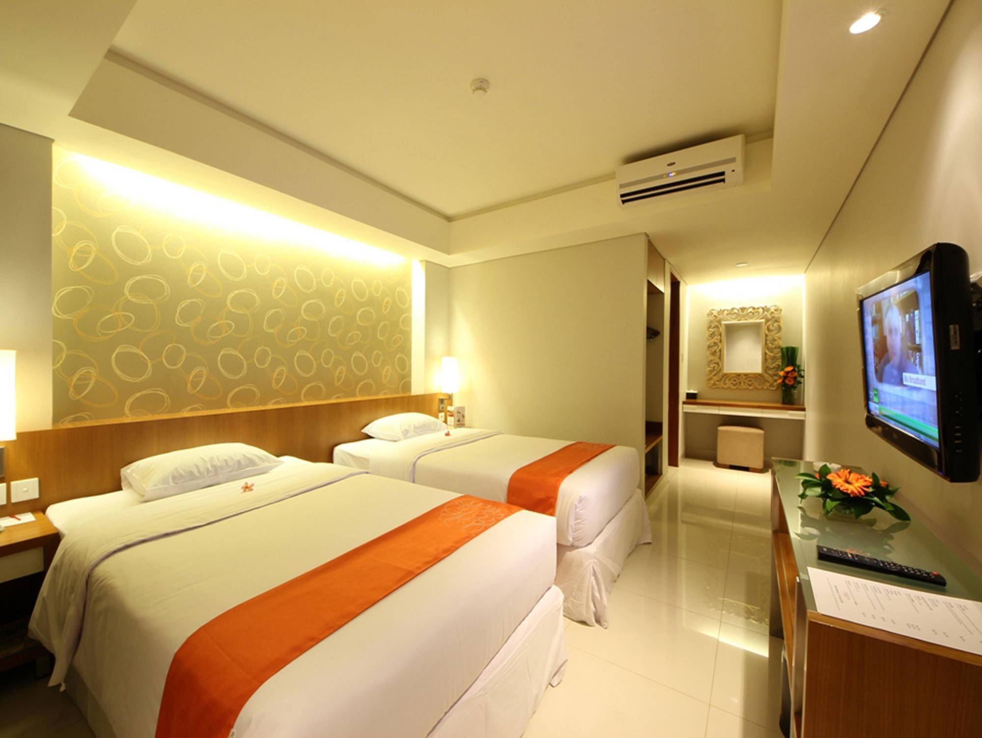 Holiday Inn Express Bali Sunset Road By Ihg Kuta Lombok Exterior foto