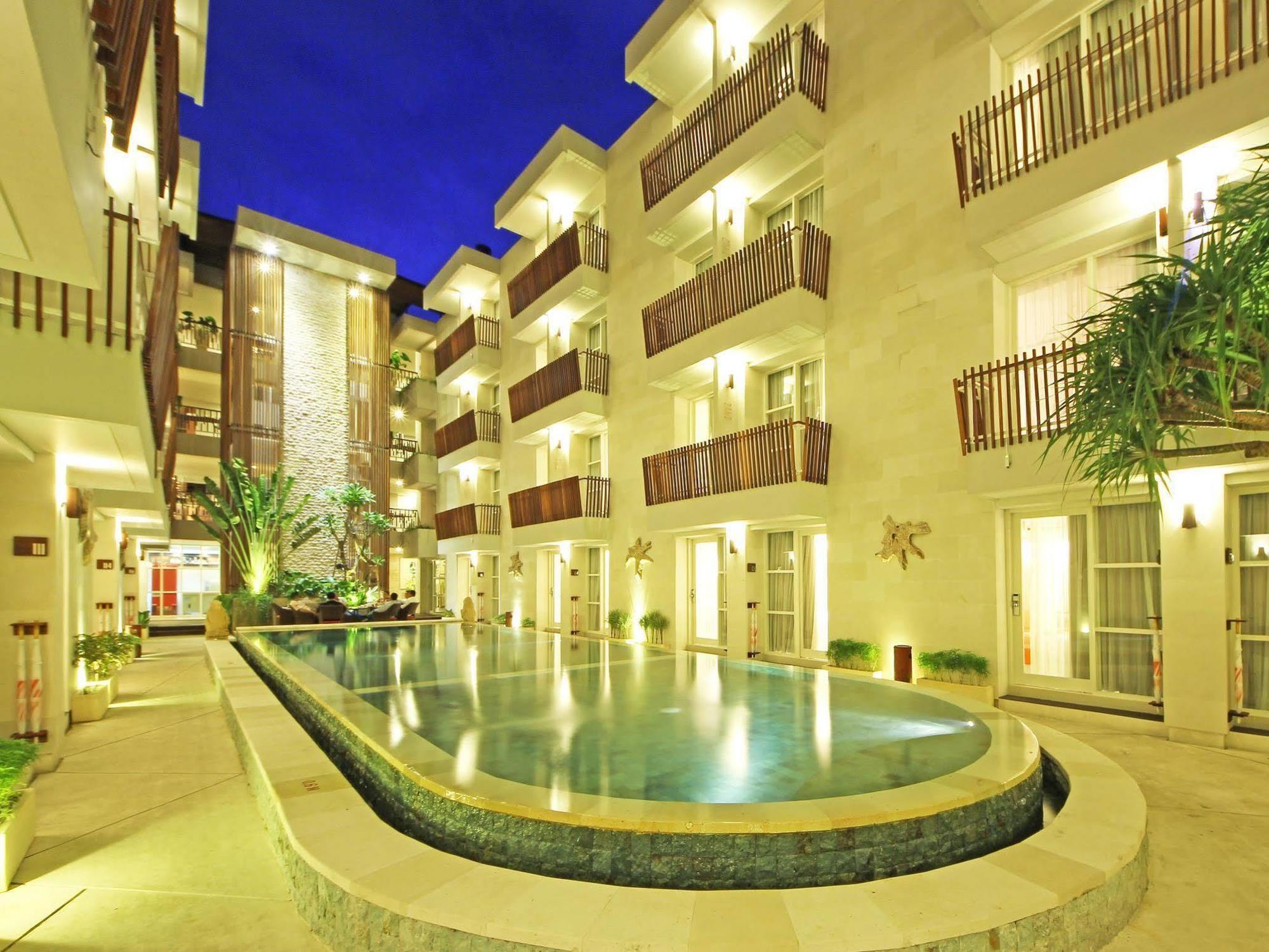 Holiday Inn Express Bali Sunset Road By Ihg Kuta Lombok Exterior foto